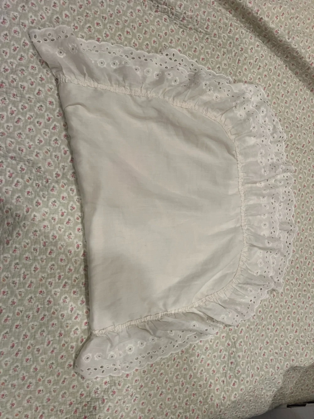 White Eyelet Ruffled pillowcase